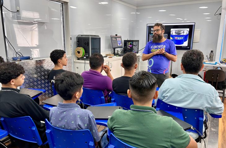 Cidadania: Carreta Digital vira sala de aula em Mato Grosso do Sul para ensinar juventude indígena