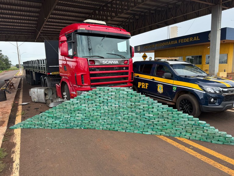 PRF apreende 391 kg de cocaína em carga de minério  