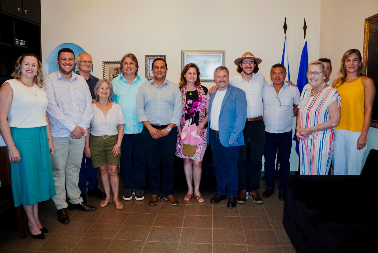 Caravina participa de encontro com Embaixadora da República Tcheca em Batayporã