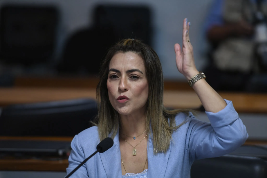 Soraya se reune com Aécio e diz que "portas do PSDB estão abertas"  