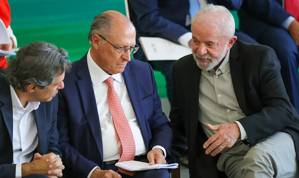 Governo vai trabalhar para reverter taxação dos EUA, diz Alckmin Governo vai trabalhar para reverter taxação dos EUA, diz Alckmin