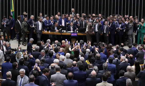Corregedor da Câmara pede suspensão de 3 deputados envolvidos em motim