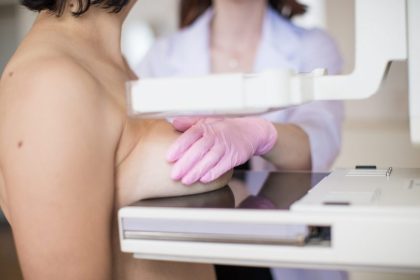 Secretaria Municipal de Saúde orienta sobre como buscar atendimento para mamografia