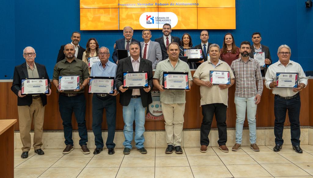 Vereadores homenageiam pessoas com relevantes serviços prestados a comunidade e ao município Cover Image