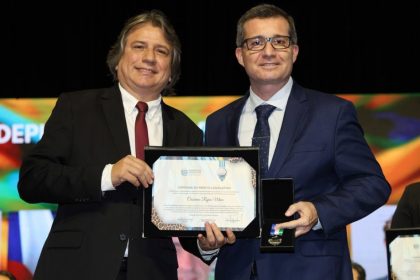 Três Lagoas em destaque: prefeito Dr. Cassiano Maia recebe Comenda do Mérito Legislativo Cover Image