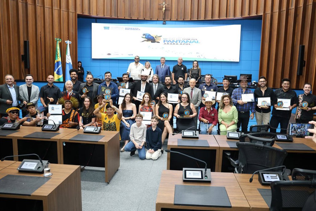 Medalha “Tom do Pantanal - Arara Azul” valoriza talentos que difundem a música de MS 