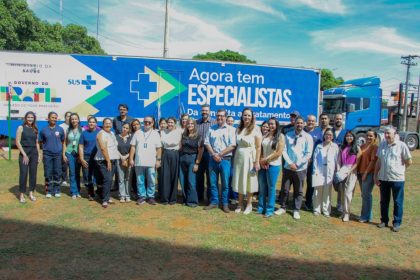 Prefeito e Secretária de Saúde acompanham o início dos atendimentos da Carreta da Saúde da Mulher