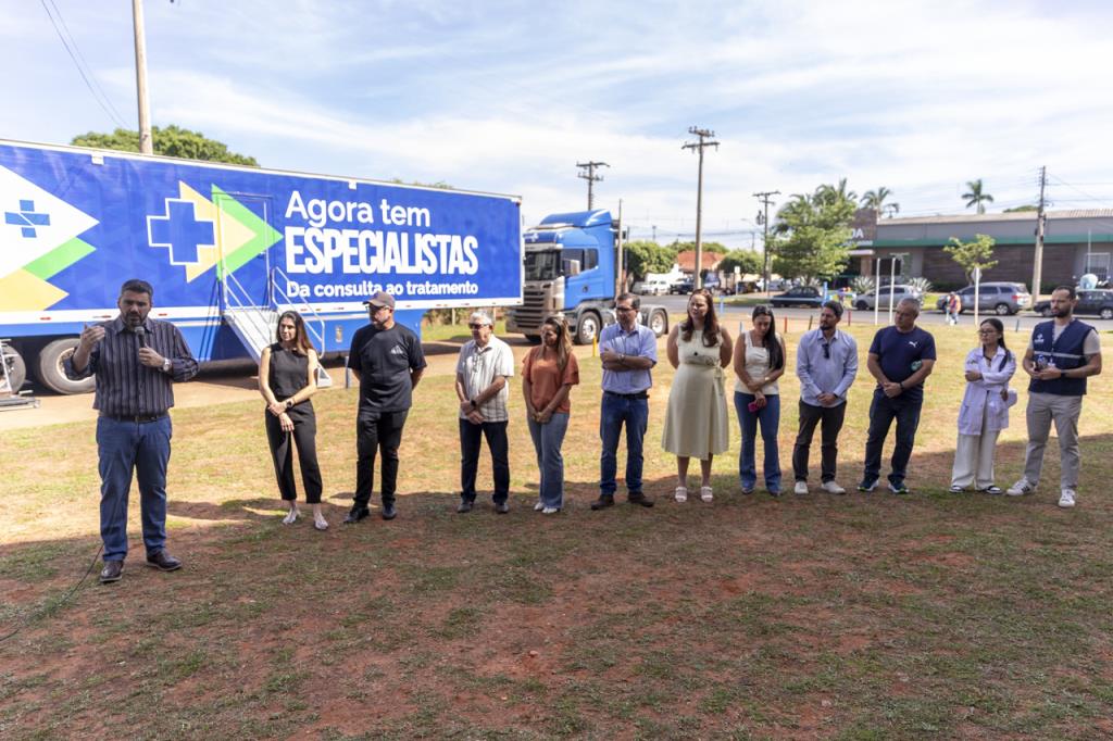 Presidente da Câmara e prefeito promovem abertura oficial de atendimentos da carreta do SUS