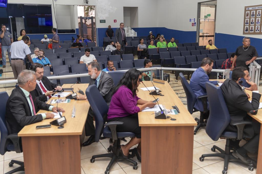 Vereadores aprovam oito projetos de lei durante sessão ordinária