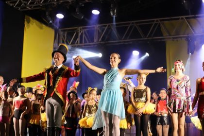 Espetáculo “Circus” encanta público e reúne mais de 300 bailarinas no Natal Encantado 2025 de Três Lagoas