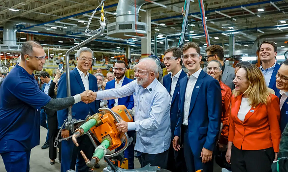 Lula diz que governo apresentará solução para famílias endividadas