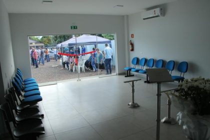 Prefeito Dr. Cassiano Maia inaugura novo velório no Distrito de Arapuá