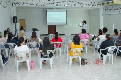 Profissionais de saúde participam de capacitação sobre inserção do Implanon