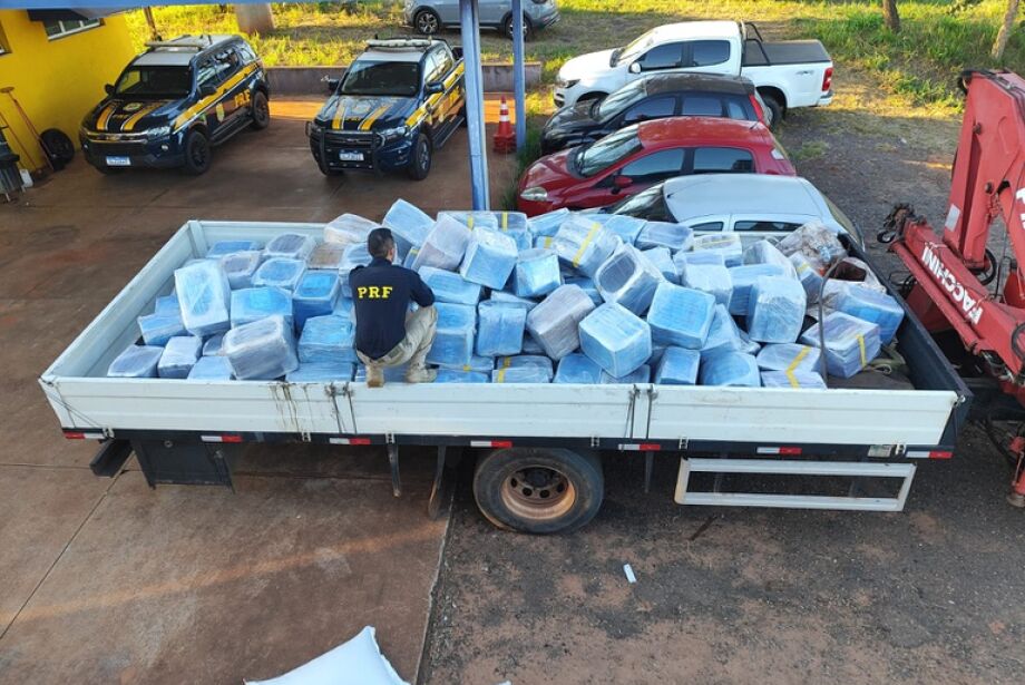 Caminhoneiro é preso com 4,7 toneladas de drogas em Três Lagoas 