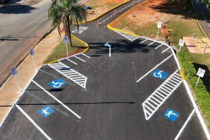 Prefeitura conclui pavimentação de estacionamento da Lagoa Maior e entrega novas estruturas de acessibilidade