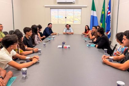 Prefeitura Municipal recebe visita de integrantes do Parlamento Jovem