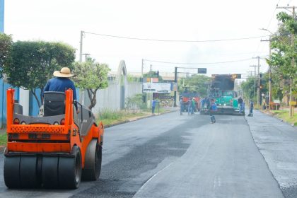 Prefeitura inicia recapeamento da Rua Maria Guilhermina Esteves para melhorar mobilidade e segurança viária