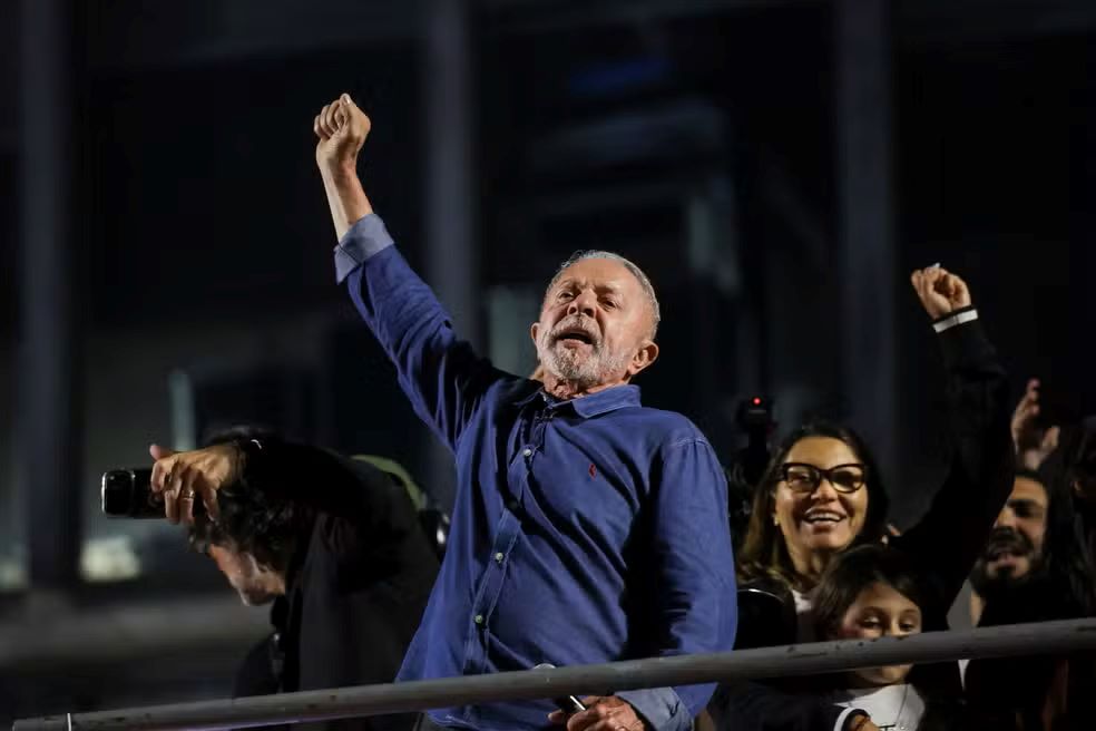 Reeleito, Lula diz que venceu 'intromissão' de big techs e que vai mudar jeito de governar