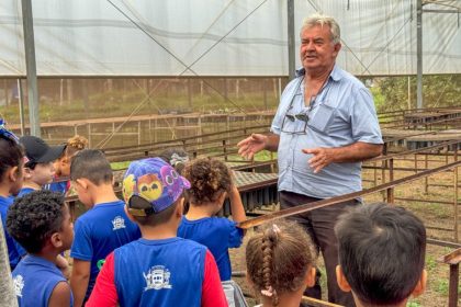 Crianças participam de atividades no Viveiro Municipal durante abertura da Semana do Lixo Zero em Três Lagoas