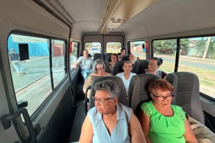 Prefeitura volta a disponibilizar van para buscar em suas casas mulheres atendidas pela Rede Feminina