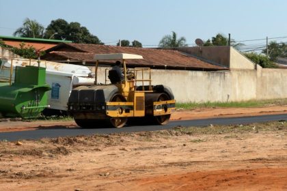 Prefeitura de Três Lagoas avança com obras de asfalto e drenagem no Hortênsias, Vila Maria e Vila dos Ferroviários